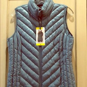 32 degree Heat packable vest NWT🌟